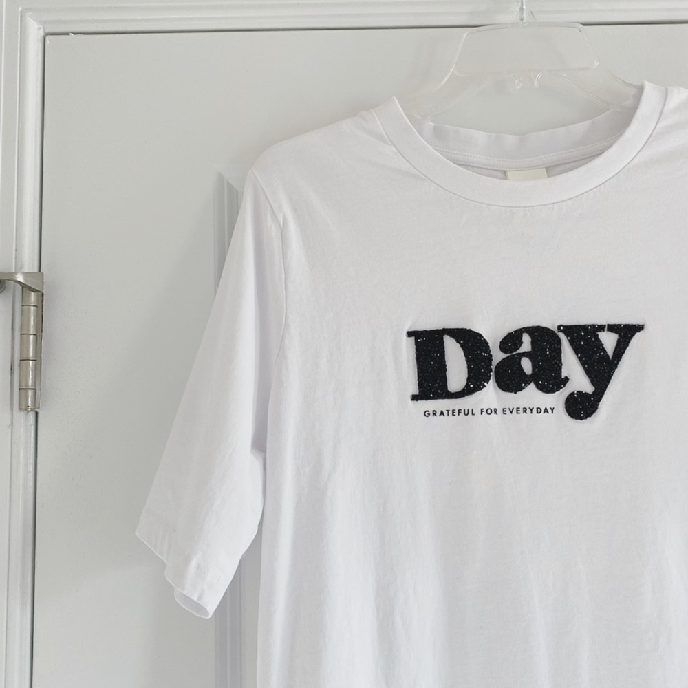 NWOT H&M Grateful for Every Day Tee